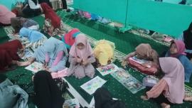 SEMANGAT MENGAJI SAMBIL BELAJAR KALIGRAFI DAN MEWARNAI DI NOGOSARI III